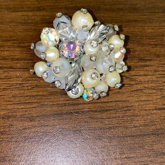 Vendome vintage 1950’s large faux pearl and diamonds brooch - Picture 1 of 12